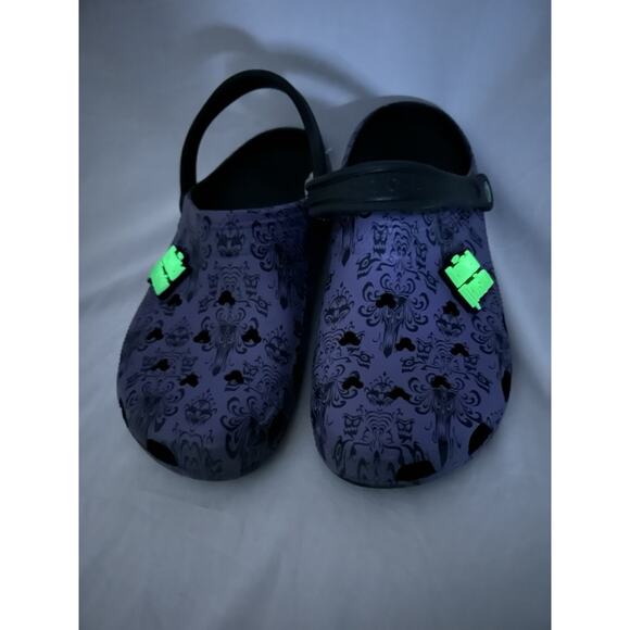 Disney Crocs Haunted Mansion Wallpaper Men 10 Women 12 Glow In The Dark Jibbitz - Picture 8 of 8